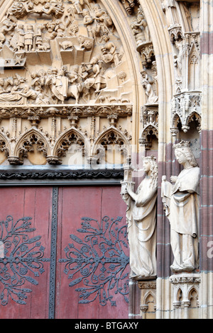 Collégiale Saint-Thiébaut (Saint-Theobald Stiftskirche), Thann, Departement Haut-Rhin, Elsass, Frankreich Stockfoto