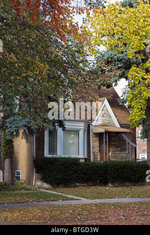 Typisches Haus in Chicago - englischen Tudorstil. Stockfoto