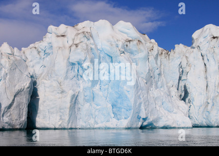 Eisberge und Gletscher sind allgegenwärtig in Ostgrönland Stockfoto