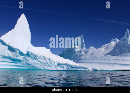 Eisberge und Gletscher sind allgegenwärtig in Ostgrönland Stockfoto