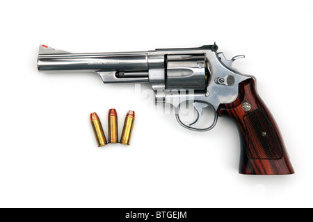 Eine.44 Magnum Revolver, die gleiche Art wie in den Filmen "Dirty Harry" verwendet, außer diesein aus rostfreiem Stahl hergestellt wird. Stockfoto