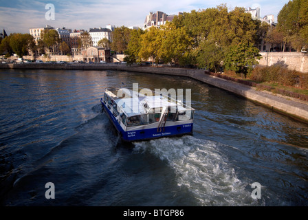 Bateau-Mouche Boot auf der Seine, Paris, Hauptstadt Frankreichs navigieren Stockfoto