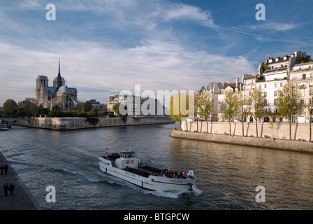 Bateau-Mouche Boot auf der Seine, Paris, Hauptstadt Frankreichs navigieren Stockfoto