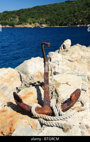 Alten rostigen Anker in Valun Dorf auf der Insel Cres, Kroatien Stockfoto