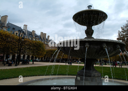 Brunnen läuft in dem Palais Royal Garden, Paris, Hauptstadt von Frankreich Stockfoto