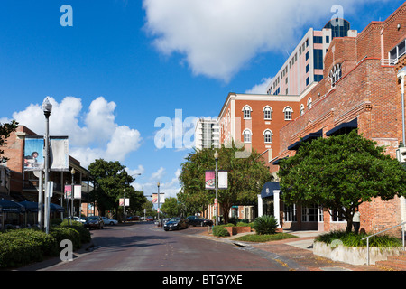 Adams Street im historischen Zentrum der Stadt mit des Gouverneurs Inn Hotel auf der rechten Seite, Tallahassee, Florida, USA Stockfoto