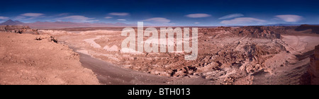 Panoramablick über das Valle De La Luna (Mondtal) in der Nähe von San Pedro de Atacama, Chile, 108 Mpx Stockfoto