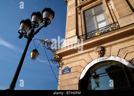 Lamp post an einer Ecke des Place Vendôme in Paris, Hauptstadt von Frankreich Stockfoto