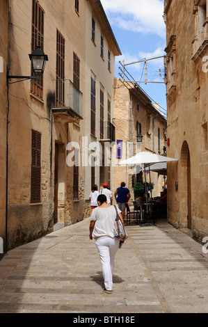 Carrer d ' en Serra, Alcudia, Mallorca. Stockfoto