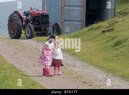 Schwestern auf einer Insel Vatersay Farm, äußeren Hebriden, Western Isles, Schottland.  SCO 6592 Stockfoto