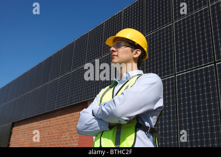 Instandhalter mit Photovoltaikanlage in Los Angeles, Kalifornien Stockfoto