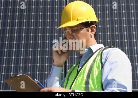 Instandhalter mit Photovoltaikanlage in Los Angeles, Kalifornien Stockfoto