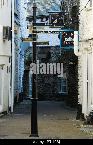 Eine schmale Seitenstraße in Looe, Cornwall, UK Mai 2010 Stockfoto