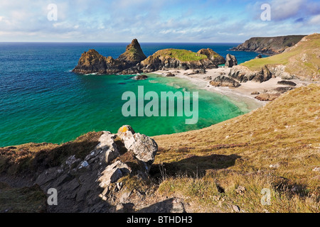 Eine atemberaubende Blick vom Prachtnelke von der South West Coast Path in Kynance Cove, in der Nähe von Lizard, Cornwall Stockfoto