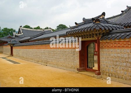 Palast-Wand im Gyeongbokgung-Palast, Seoul, Südkorea Stockfoto