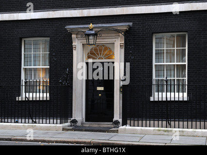 Außenseite der 10 Downing Street in London nach Hause des Premierministers von Großbritannien Stockfoto