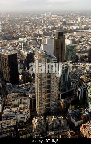 Die City of London von der Luft und das Heron-Gebäude Stockfoto