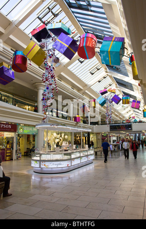 MetroCentre Gateshead aus Stadt Einkaufszentrum Weihnachtsschmuck anzuzeigen. Stockfoto