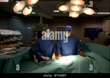 Ärzte der Chirurgie im OP-Saal Stockfoto