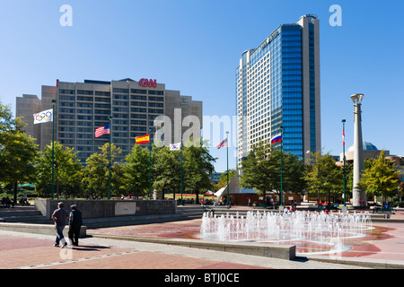 Der Centennial Olympic Park mit dem CNN Center und Omni Hotel hinter Atlanta, Georgia, USA Stockfoto