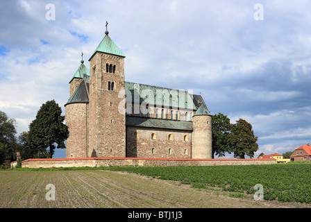 Romanische Stiftskirche (1160s), Tum, Woiwodschaft Lodz, Polen Stockfoto