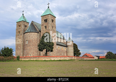 Romanische Stiftskirche (1160s), Tum, Woiwodschaft Lodz, Polen Stockfoto