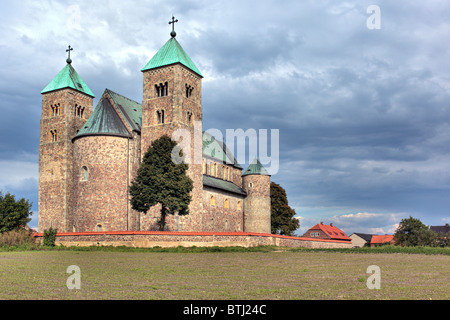 Romanische Stiftskirche (1160s), Tum, Woiwodschaft Lodz, Polen Stockfoto