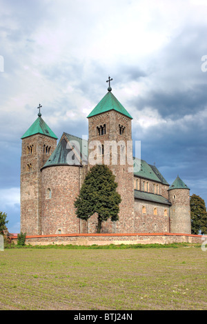 Romanische Stiftskirche (1160s), Tum, Woiwodschaft Lodz, Polen Stockfoto