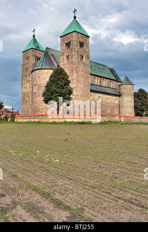 Romanische Stiftskirche (1160s), Tum, Woiwodschaft Lodz, Polen Stockfoto