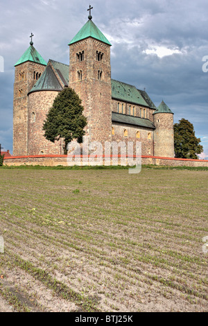 Romanische Stiftskirche (1160s), Tum, Woiwodschaft Lodz, Polen Stockfoto