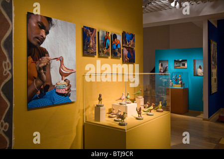 Die Kunst des SONABAI RAJAWAR aus Indien auf dem Display im MINGEI INTERNATIONAL MUSEUM BALBOA PARK, SAN DIEGO, Kalifornien Stockfoto