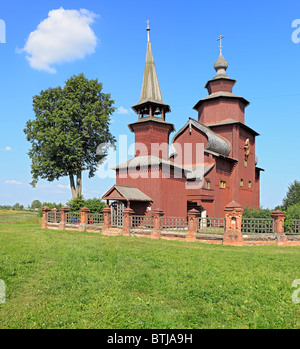 Hölzerne Kirche des Hl. Johannes der Theologe am Fluss Ishnya (1689), Rostow, Jaroslawl, Russland Stockfoto