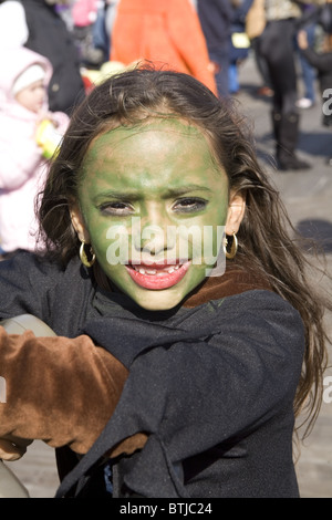 2010: 1. Coney Island Halloween Kinder Parade auf der Promenade auf Coney Island, Brooklyn, NY. Stockfoto
