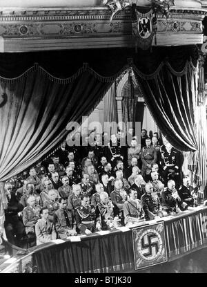 Vordere Reihe L-R: Joseph Goebbels, Rudolf Hess, Hermann Goering, August Von Mackensen, Adolf Hitler, General Werner Von Bloomberg, Stockfoto