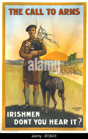 Weltkrieg, irische militärische Rekrutierung Plakat zeigt einen kilted irischen Soldaten Dudelsack, neben ihm einen Hund mit Truppen im Hintergrund. Der Text lautet: der Ruf zu den Waffen. Iren nicht du es hören?, von David Allen & Sons Ltd., 1915. Stockfoto