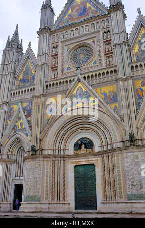 Orvieto, Italien römisch-katholische Kathedrale Duomo di Orvieto 14. Jahrhundert Umbrien Stockfoto