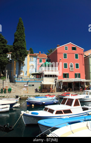 Bunte Häuser umgebenden malerischen kleinen Hafen von Veli Losinj auf Insel Losinj, Kroatien Stockfoto