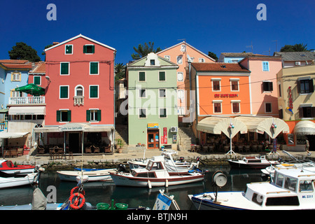 Bunte Häuser umgebenden malerischen kleinen Hafen von Veli Losinj auf Insel Losinj, Kroatien Stockfoto