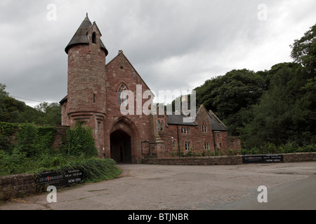 Die denkmalgeschützten Eingang Lodge entworfen von Salvin die beeindruckende Peckforton Castle in Cheshire. Stockfoto