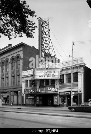 Kinos, The Garden Theater, LE MANS, zeigt mit Steve McQueen, Baujahr 1927, 12.10.14, Westen North Avenue, Pittsburgh, Pennsylvania, ca. 1971. Stockfoto