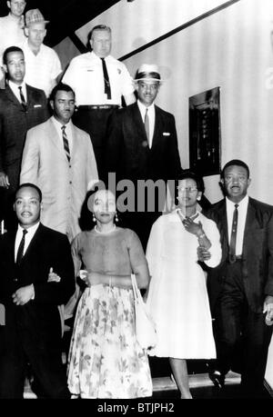 vordere Reihe: Reverend Martin Luther King Jr., Coretta Scott King, Juanita Abernathy, Reverend Ralph Abernathy. Die Pastoren sind s Stockfoto