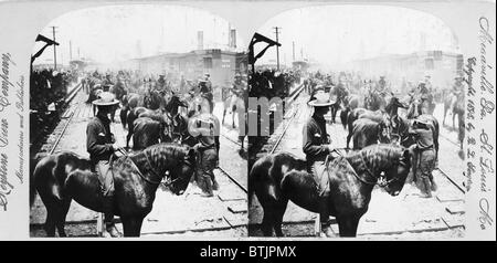 Roosevelts "Rough Rider der" Ankunft in Tampa, Florida, um Eisenbahn-Einrichtungen. Roosevelt organisiert die 1. freiwillige Kavallerie, bekannt als Rough Riders und wurde zum Nationalhelden nach dem Krieg. Stockfoto