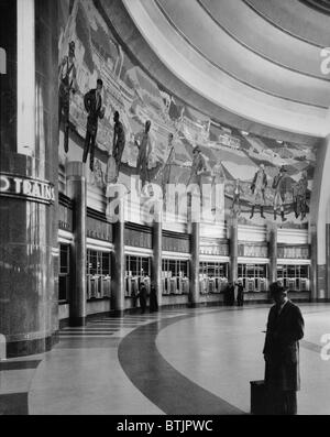 Cincinnati Union Terminal, Wandgemälde und Ticket Stände, Baujahr 1933, teilweise in 1974, Cincinnati, Ohio, Foto etwa Anfang der 1970er Jahre abgerissen. Stockfoto