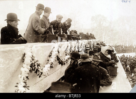 Pressefotografen Sie, warten im Schnee bei Präsident Taft Einweihung, 4. März 1909. Stockfoto