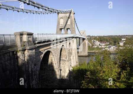 Thomas Telfords Hängebrücke über die Menai Straits, Nordwales Stockfoto