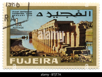 FUJEIRA - ca. 1966: Eine Briefmarke gedruckt in FUJEIRA zeigt Bild des alten Ägypten, ca. 1966. Stockfoto