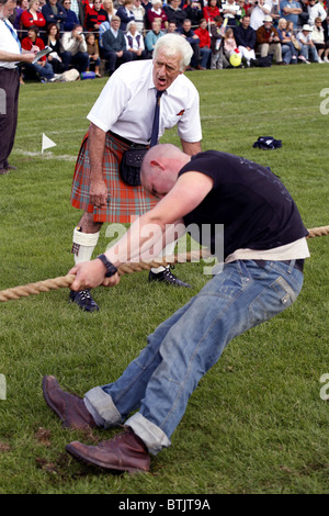 Tauziehen, Glenurquhart Highland Gathering und Spiele, Blairbeg Park, Drumnadrochit, Schottland Stockfoto