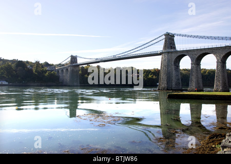 Thomas Telfords Hängebrücke über die Menai Straits, Nordwales Stockfoto