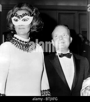 Truman Capote (1924-1984), südlichen amerikanischen Schriftstellers Washington Post Verlag, Katherine Graham (1917 – 2001), in seinem 1966 "Black And White"-Ball. Stockfoto