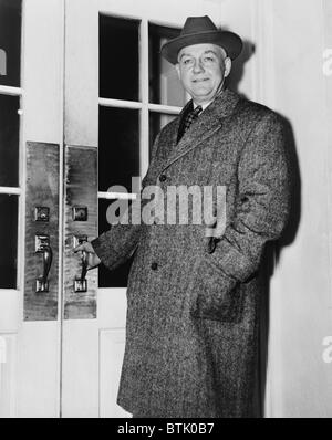 Byron Price (1891-1981) Direktor der Zensur für die Vereinigten Staaten während des zweiten Weltkriegs, Eingabe von White House, 1945. Stockfoto